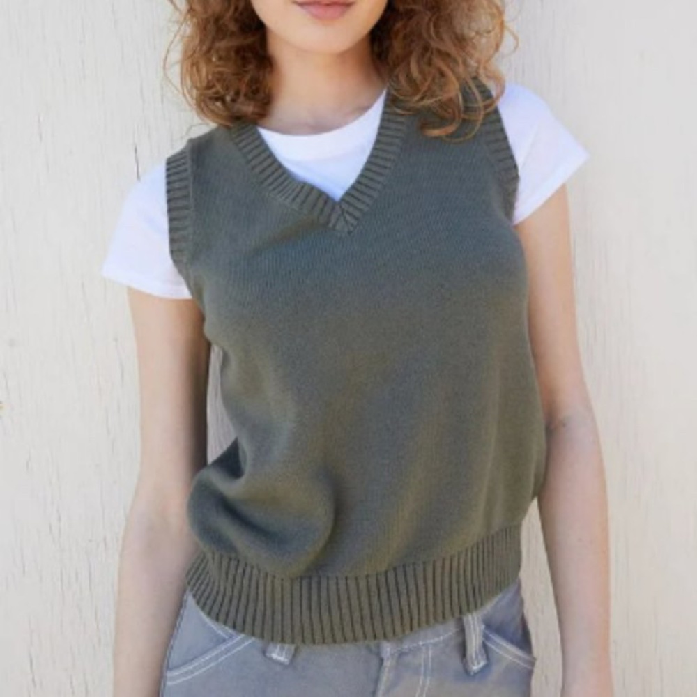 Brandy Melville Green Sweater Vest - One Size